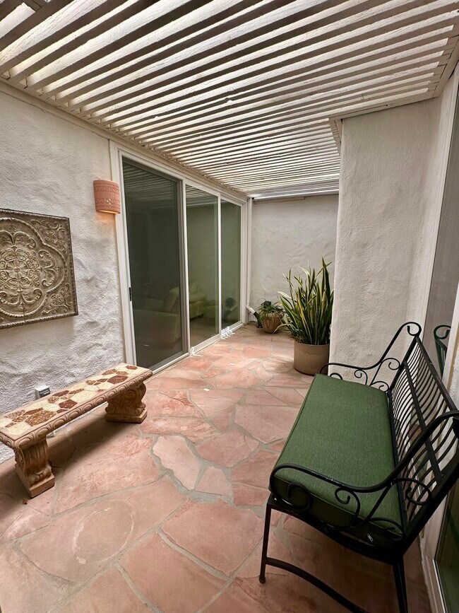 Building Photo - 239 Santa Barbara Cir