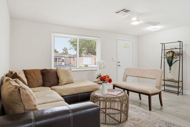 Building Photo - Renovated Home near downtown New Port Richey