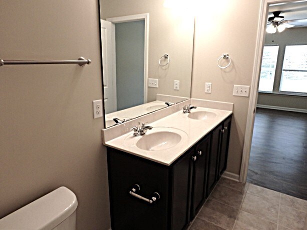 Building Photo - 248 Rolling Meadows Dr