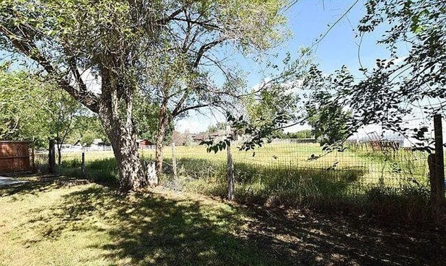 Building Photo - 2 Bedroom 1 Bath Duplex In Laporte!