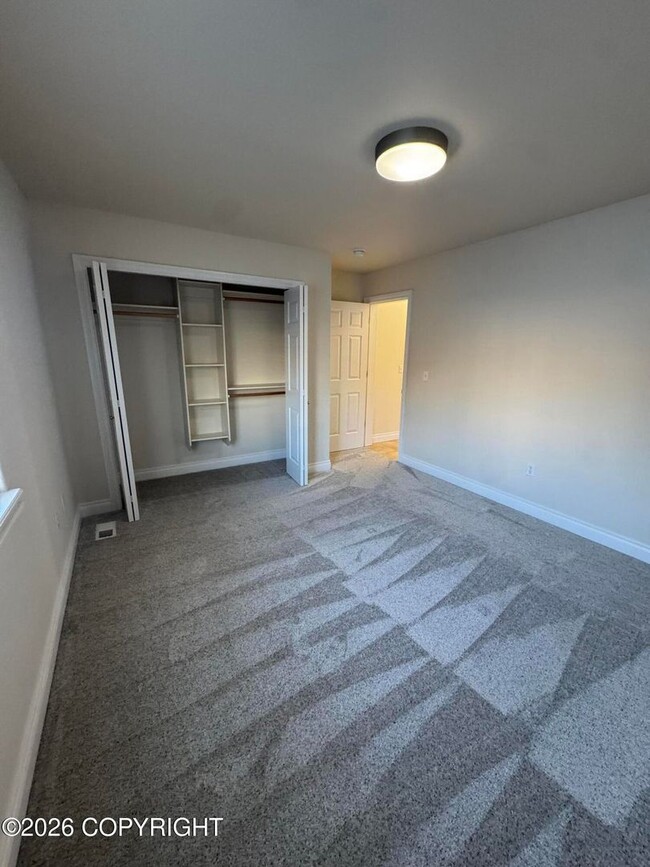 Building Photo - Stunning home in Goldenview