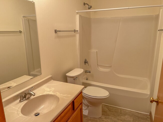Building Photo - 1104 Heritage Ct