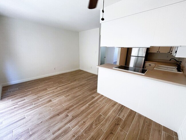 Building Photo - Prime Scottsdale Location! 2 bed 1.5 bath with community pool