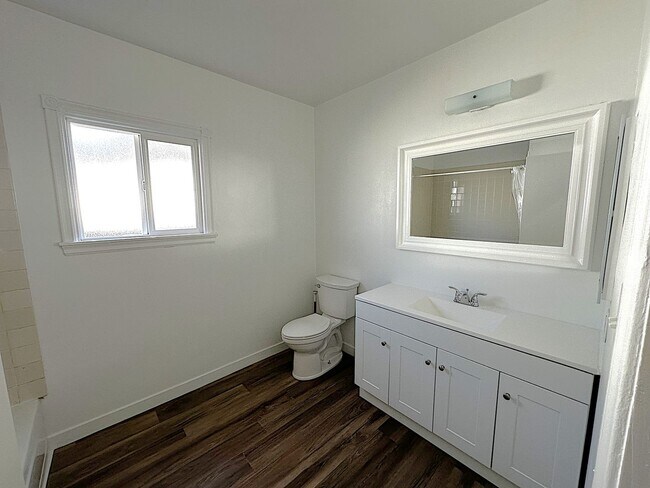 Building Photo - Spacious 4-Bed, 2-Bath Home with Garage an...