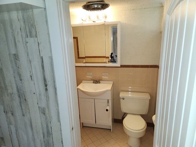 Building Photo - 114 Maureen Dr