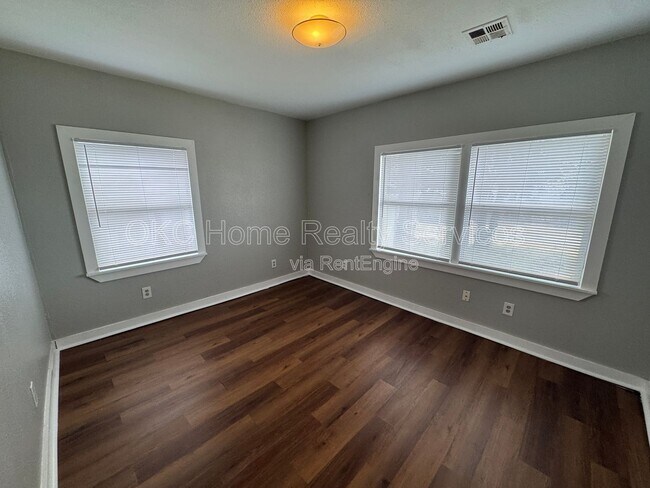 Building Photo - 4201 NE 16th Terrace
