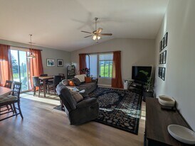 Building Photo - 342 Helens Ln