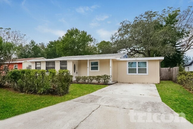 Building Photo - 10014 N Oklawaha Ave