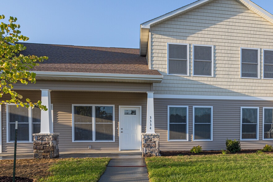 Primary Photo - 3330 Glenbrook Cir S