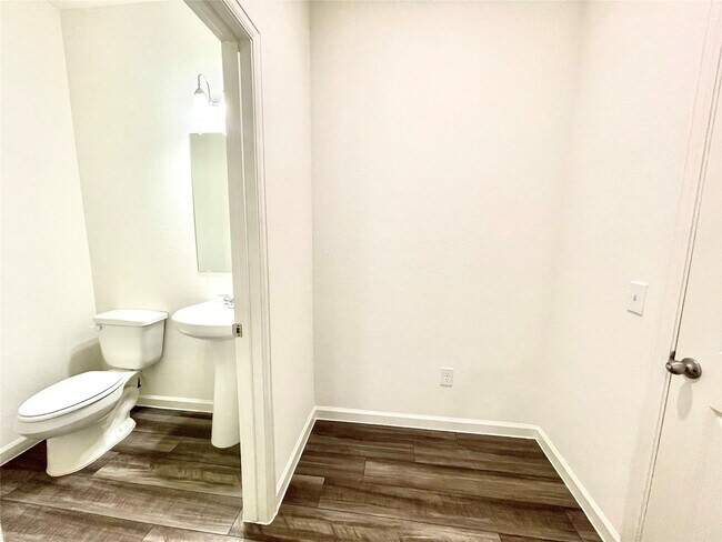 Building Photo - 5915 Grantgrala Dr