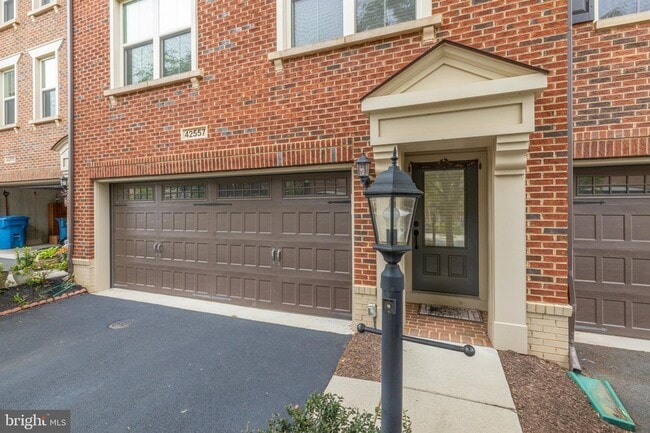 Building Photo - 42557 Dreamweaver Dr