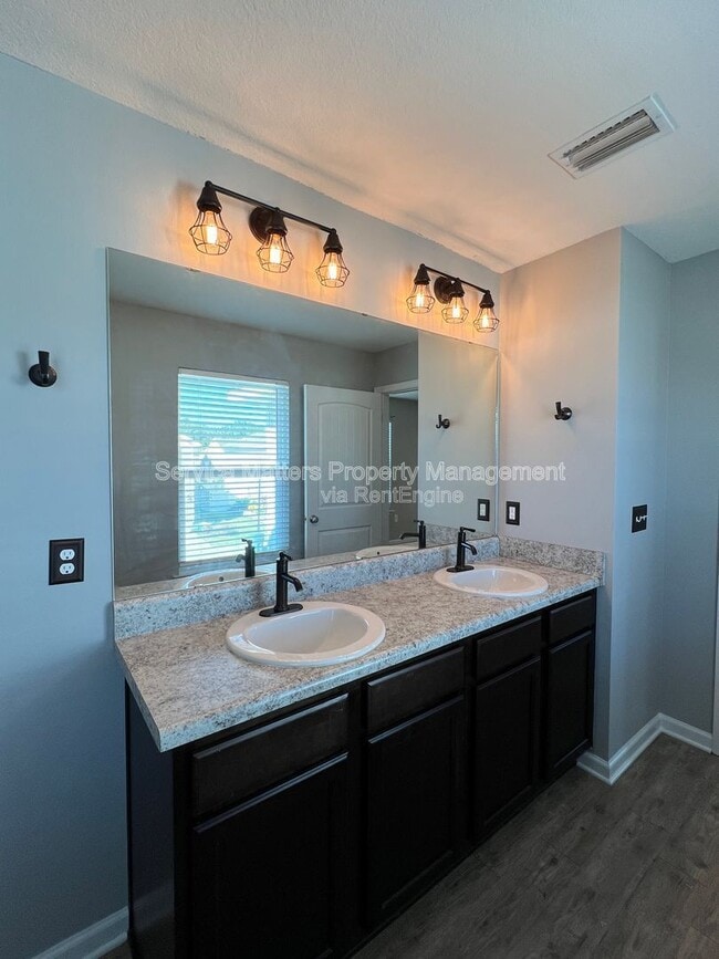 Building Photo - 5881 Old Plantation Court