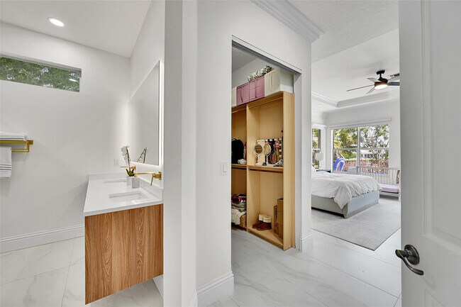 Building Photo - 11163 NW 69th Pl