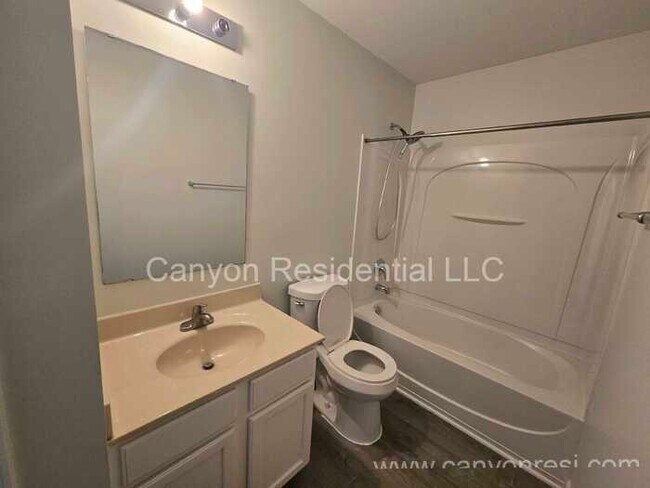 Building Photo - 4239 Oak Pointe Dr
