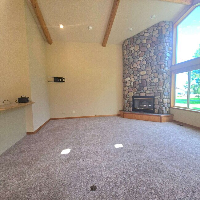 Building Photo - Eagle Bend Home