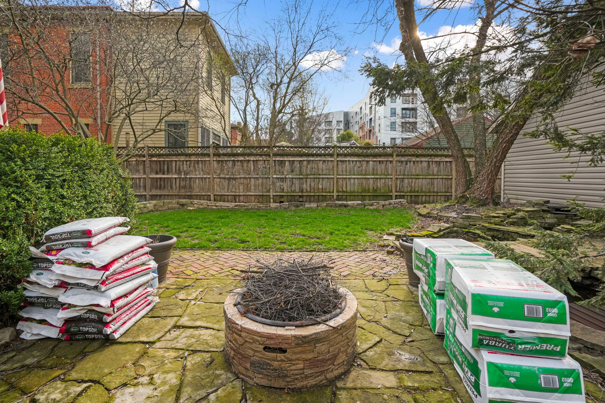 Building Photo - 77 W 2nd Ave