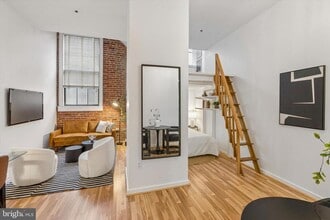 Building Photo - 315 New St