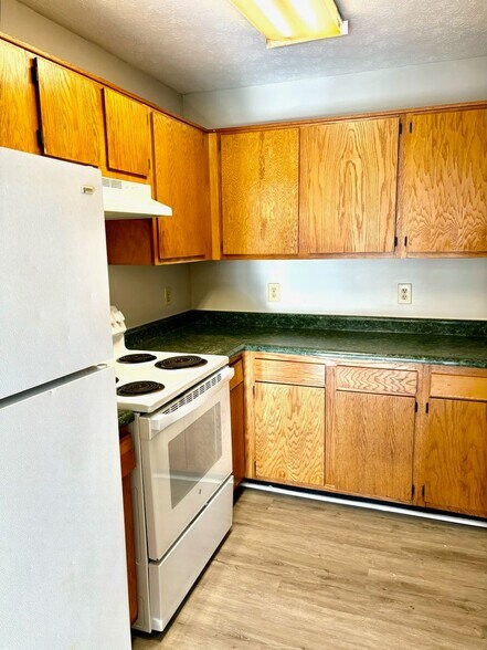 Building Photo - 526 Locher Aly