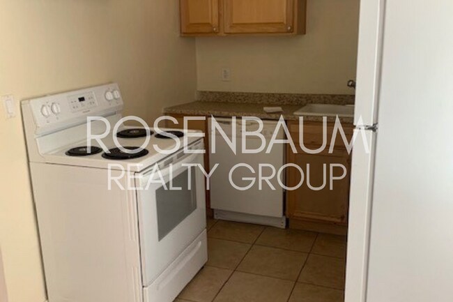 Building Photo - Beautifully designed 1-bed, 1-bath condo t...