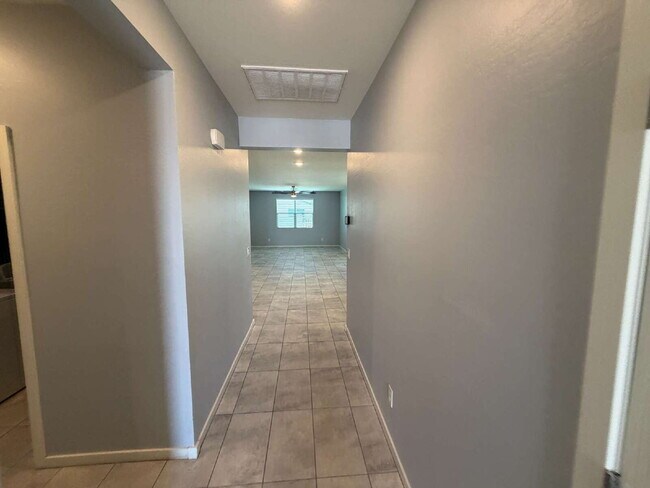 Building Photo - 7214 E Gamebird Way