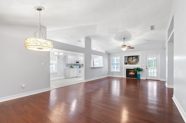 Building Photo - 2521 Heathrow Dr