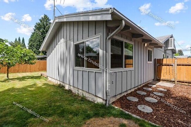 Building Photo - Gladstone Charmer | 3 Bedroom 2 Bathroom H...