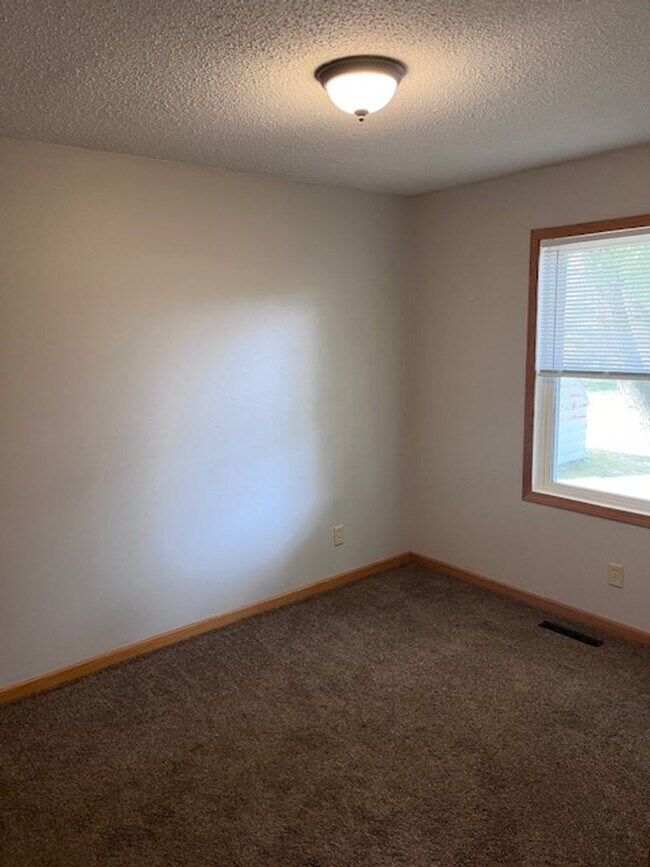 Building Photo - 4 Bedroom House for Rent in Quiet Neighbor...