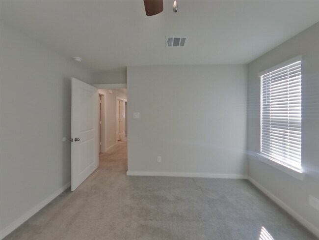 Building Photo - 9835 Willow Creek Commerce Dr