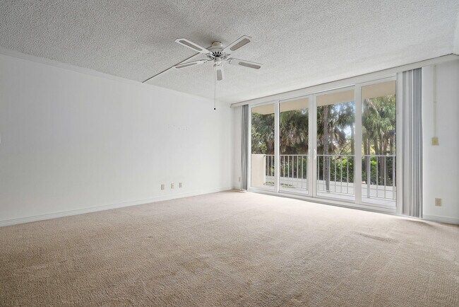 Building Photo - 630 Ocean Dr
