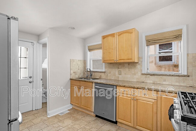 Building Photo - 434 E Fort Ave
