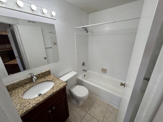 Building Photo - 1948 Lake Atriums Cir