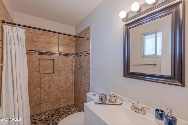Building Photo - 1611 E El Parque Dr