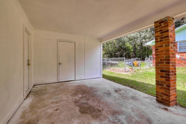 Building Photo - 2408 Southdale Dr