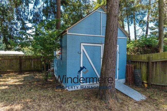 Building Photo - Fully-Furnished Cozy 3 Bedroom Home - Shor...