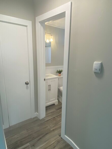 Hallway & Closet - 609 Market St S