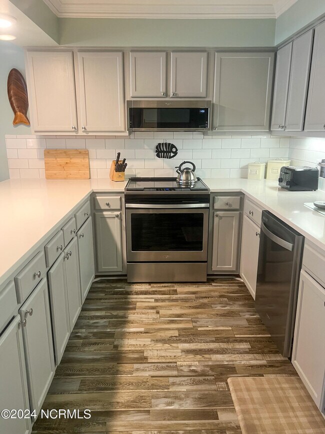 Building Photo - 650 Salter Path Rd