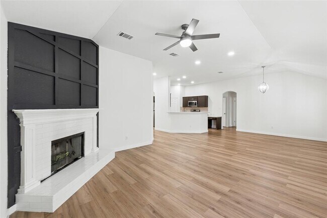 Building Photo - 1506 Cosmos Way