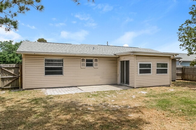 Building Photo - 718 Del Prado Dr
