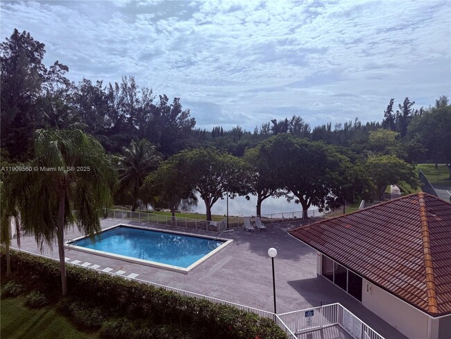 Primary Photo - 8200 SW 210th St