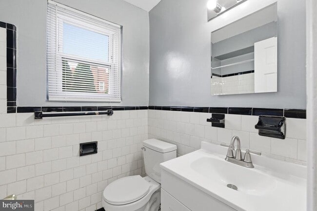 Building Photo - 4029 Grant St NE