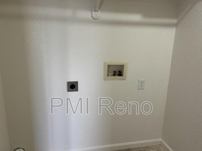 Building Photo - 1303 Powell Ln