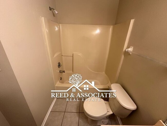 Building Photo - 3 Bedroom w/ fenced yard in Raleigh