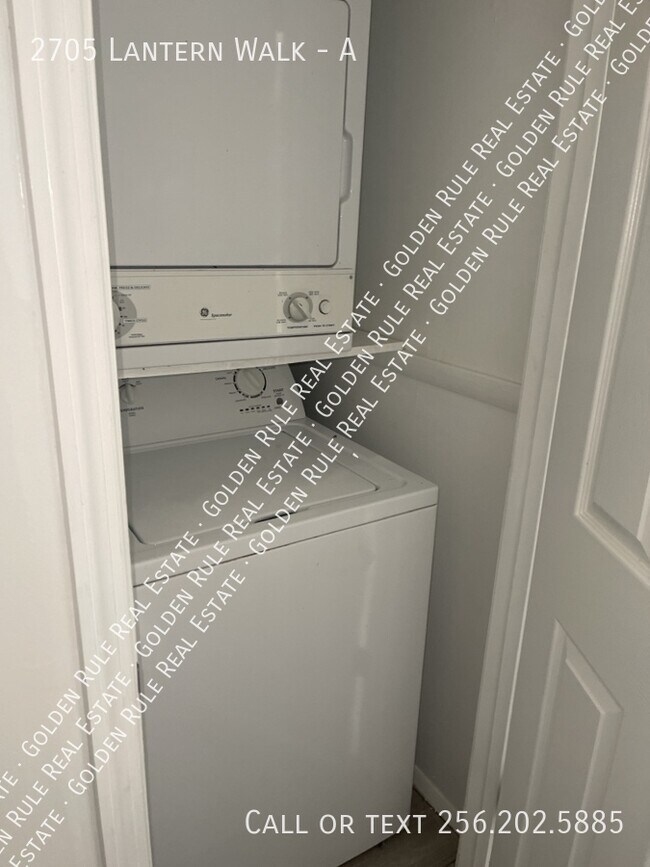 Building Photo - 2705 Lantern Walk SE