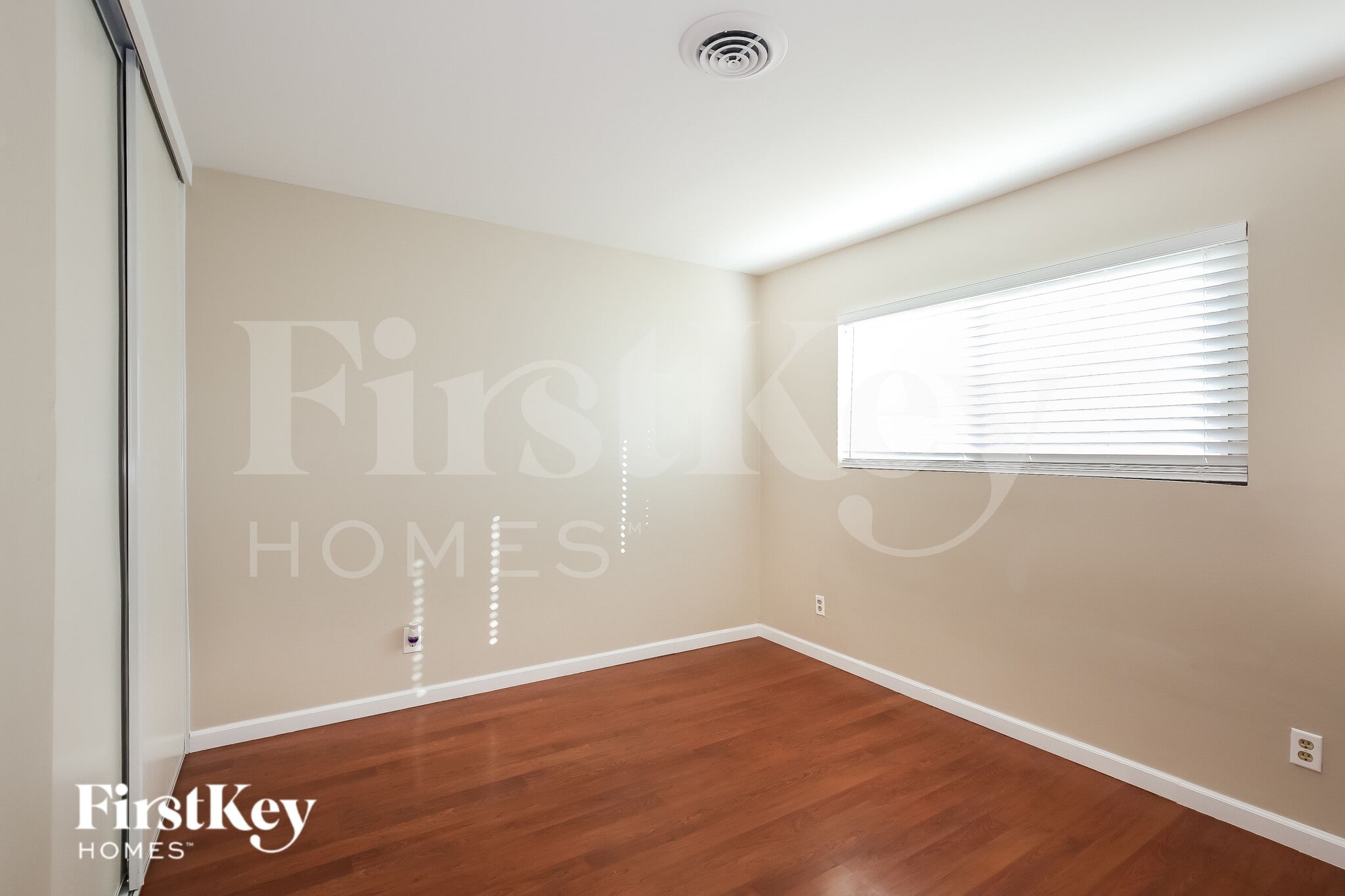 Building Photo - 5925 Pebble Beach Blvd