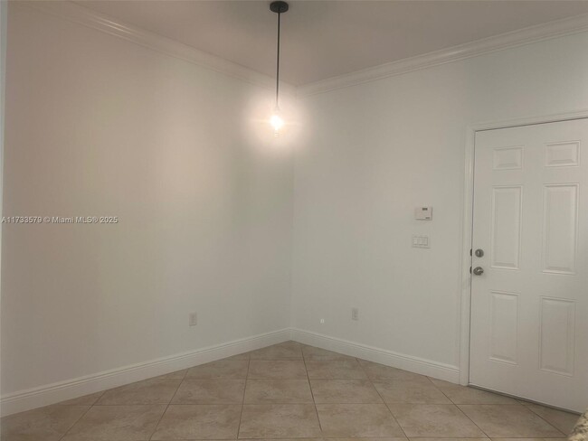 Building Photo - 8280 Cascada Isles Dr