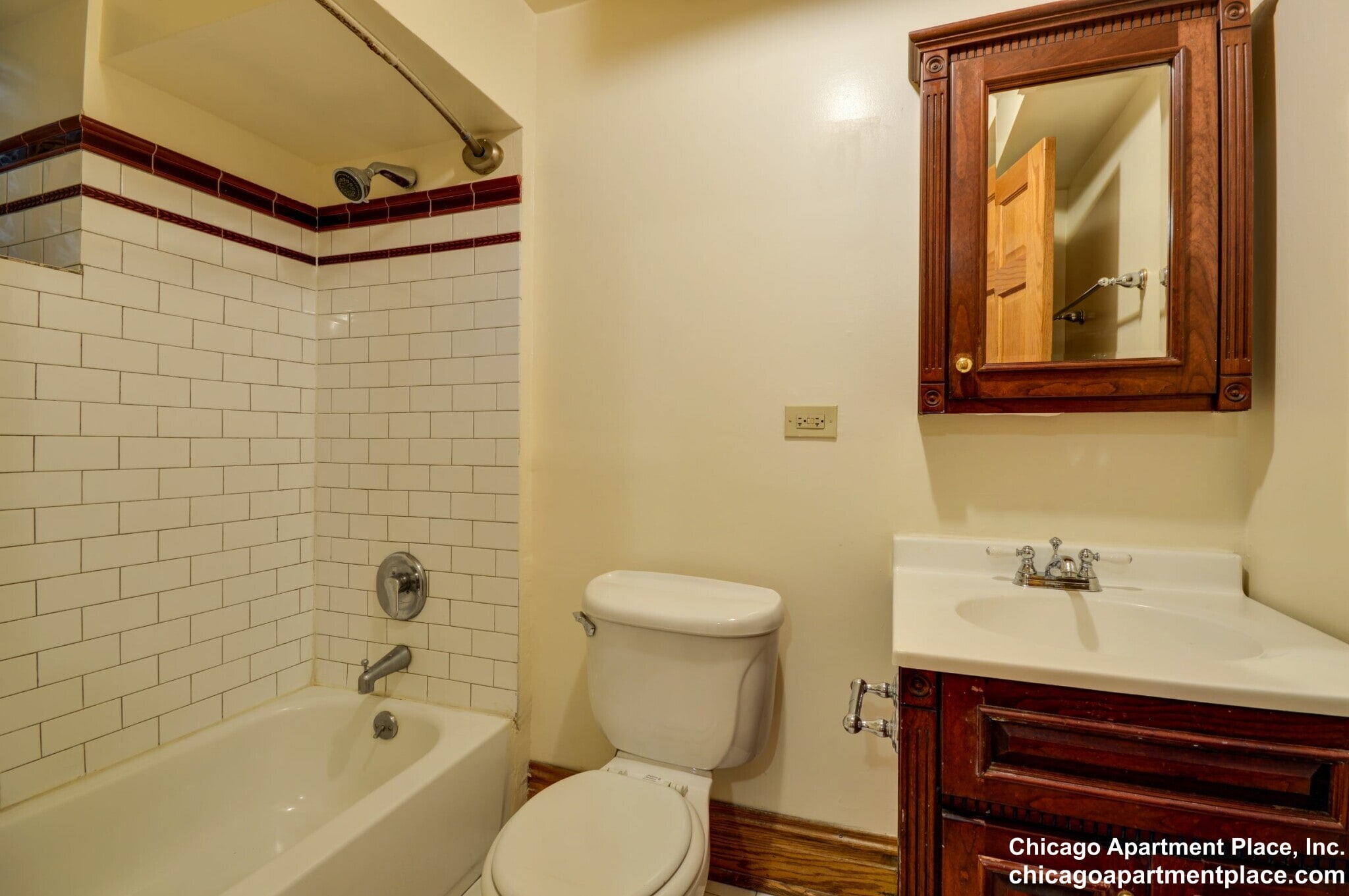 Building Photo - 3914 N Greenview Ave