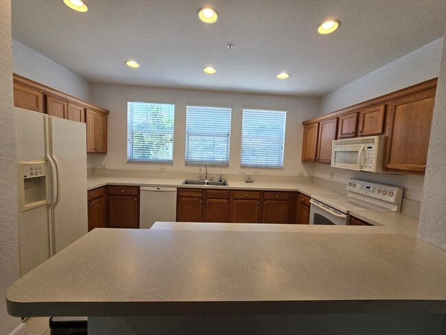 Building Photo - 660 Amador Ln