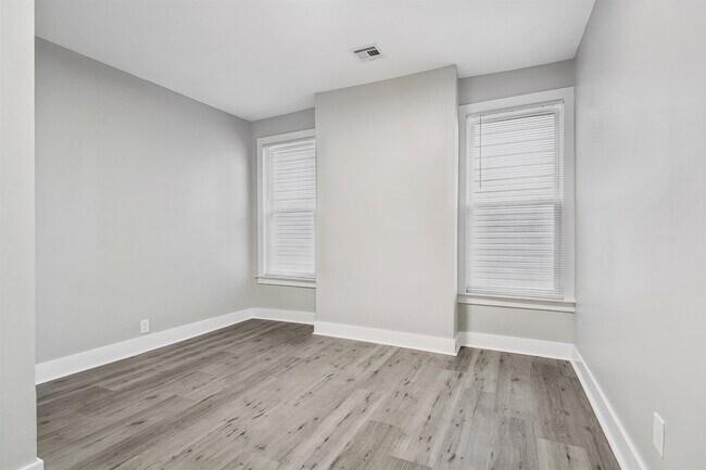 Building Photo - 324 Pacific Ave