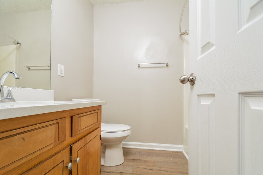 Building Photo - 808 Hepplewhite Ct