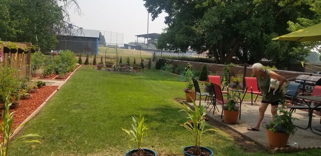 Building Photo - 2919 Summers Ln